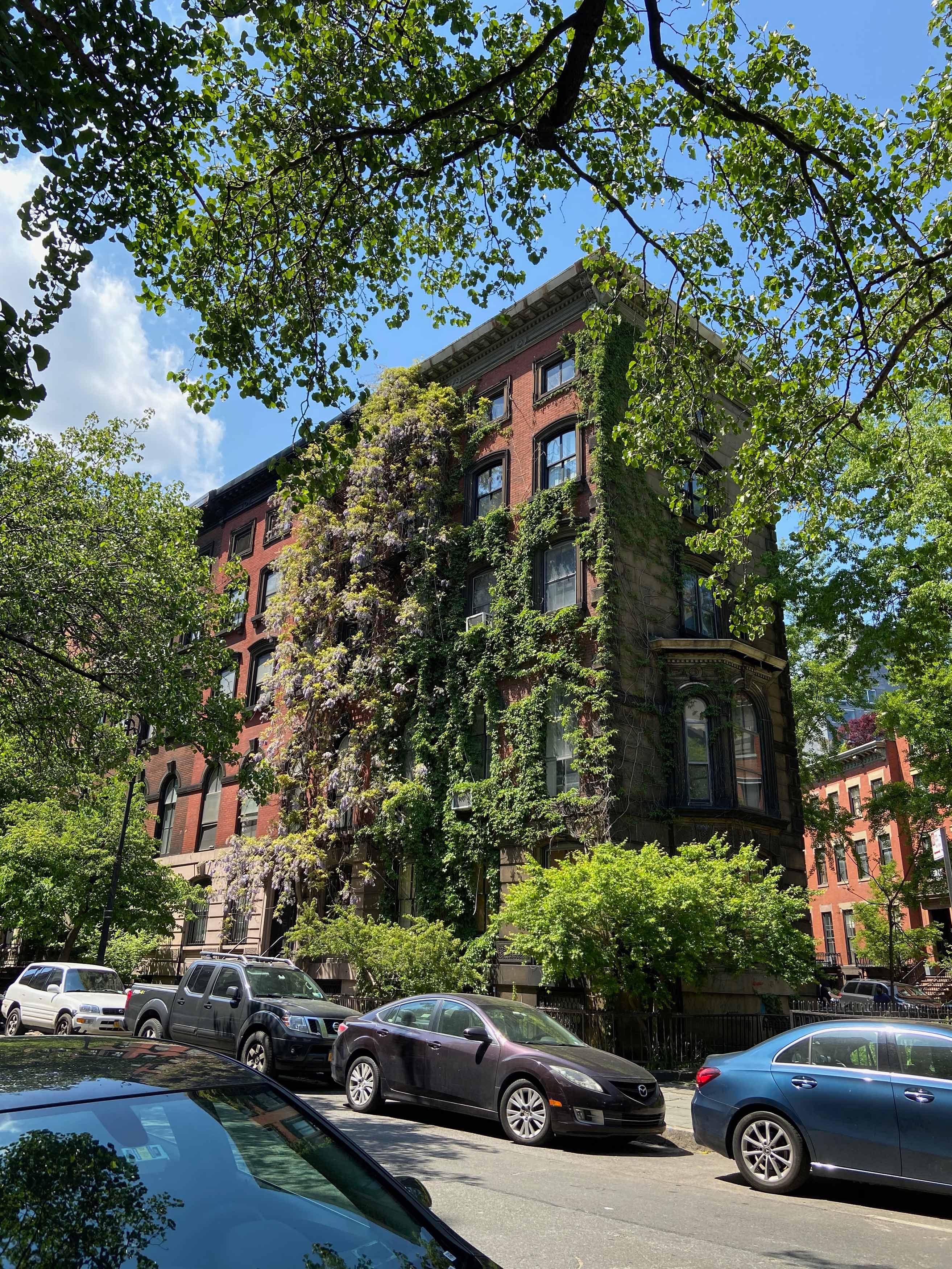 Building on Stuyvesant St