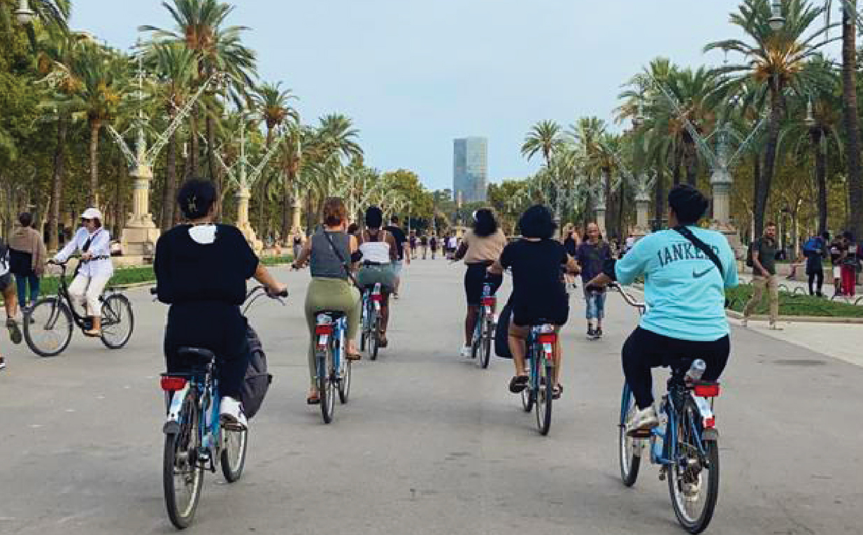 Barcelona study abroad group on bikes